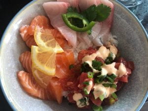Photo of a bowl of chiriashi with salmon, kampachi and spicy tuna
